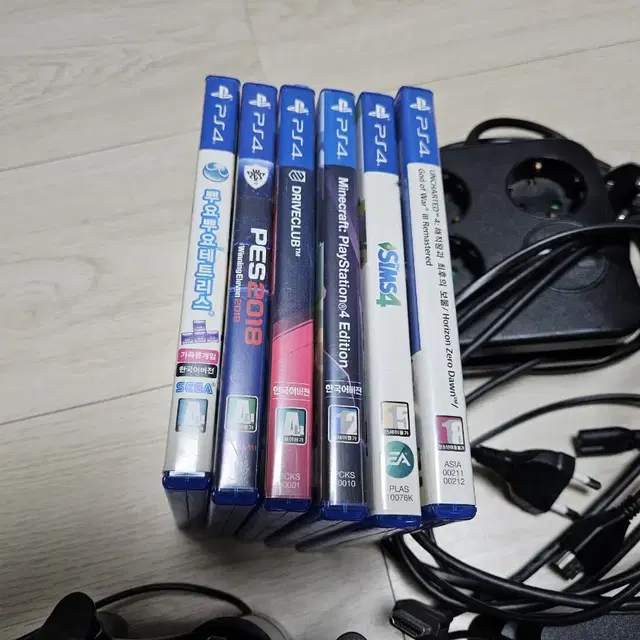 (떨이)PS4 및 레이싱휠, 게임CD 일괄 팔아요