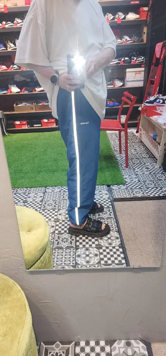 슈프림 트랙팬츠3M Reflective Stripe Track Pants