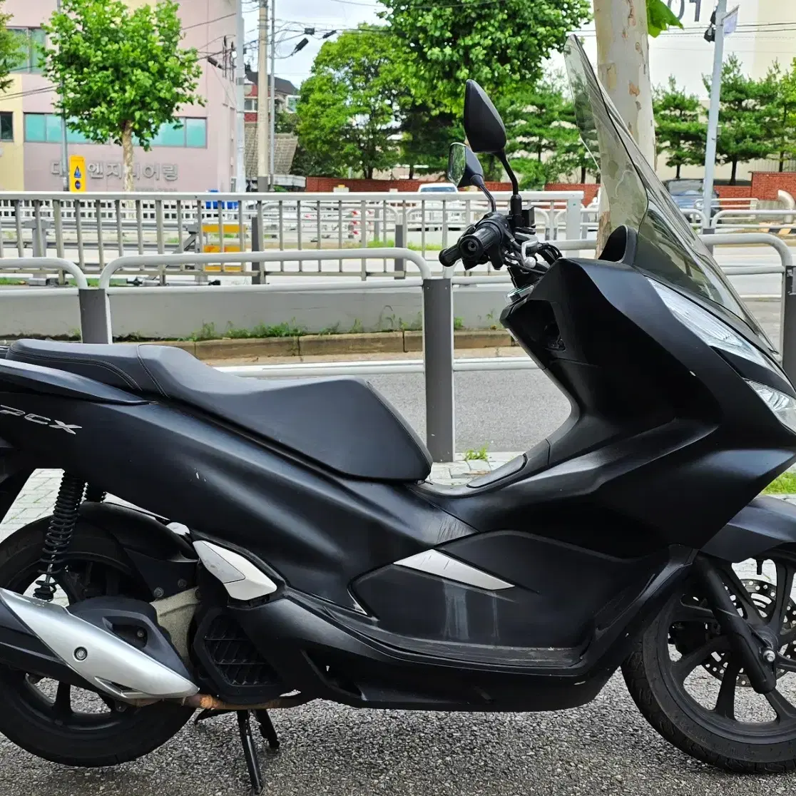 19년식 더뉴 PCX125 블랙 18,xxx 팝니다