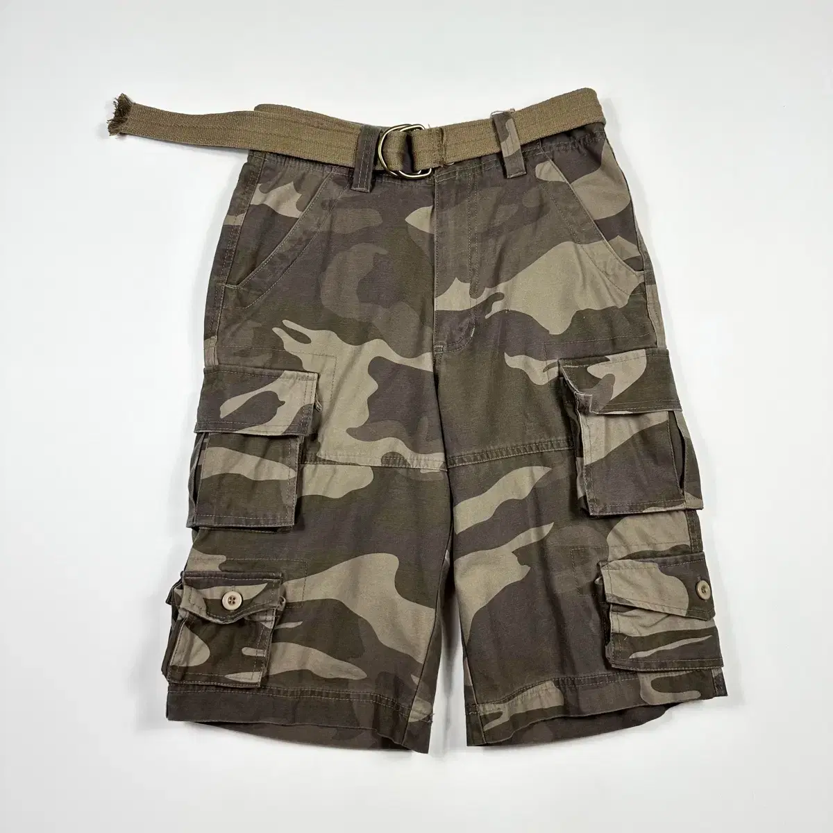 (28, S) VTG Vintage Belted Camo Bermuda Pants