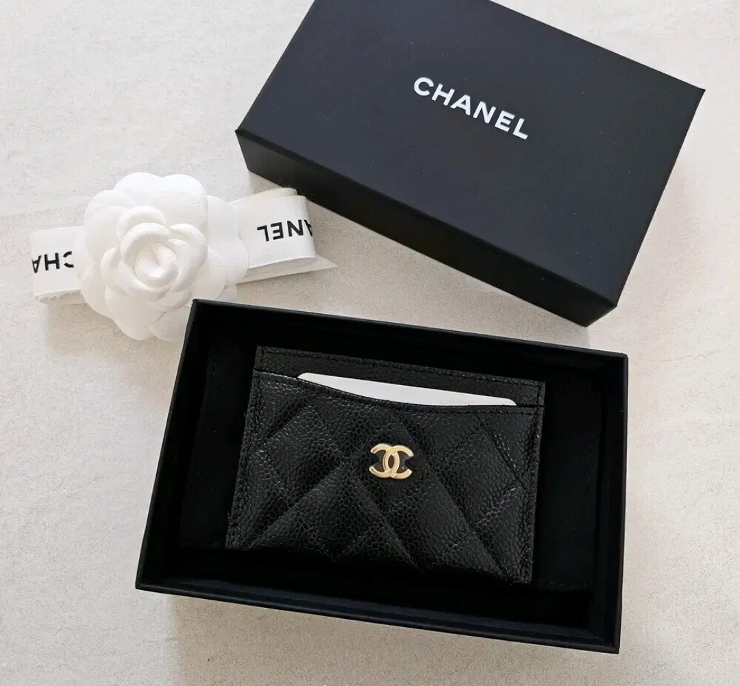 (New) Chanel Clasped Caviar Card Holder Keum P0213