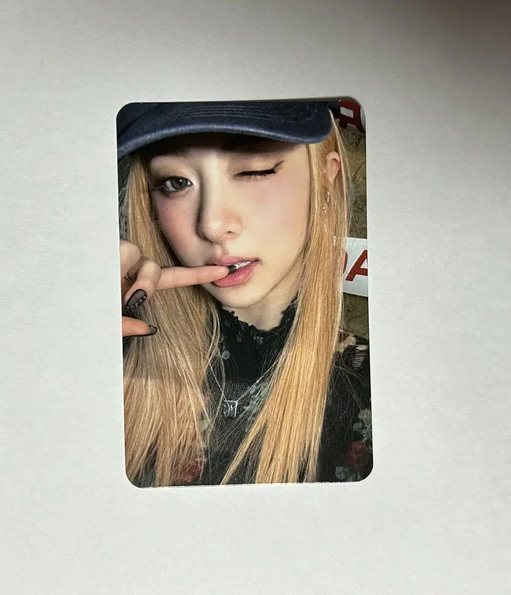 le sserafim huh yunjin antiprezail photocard alfo wts