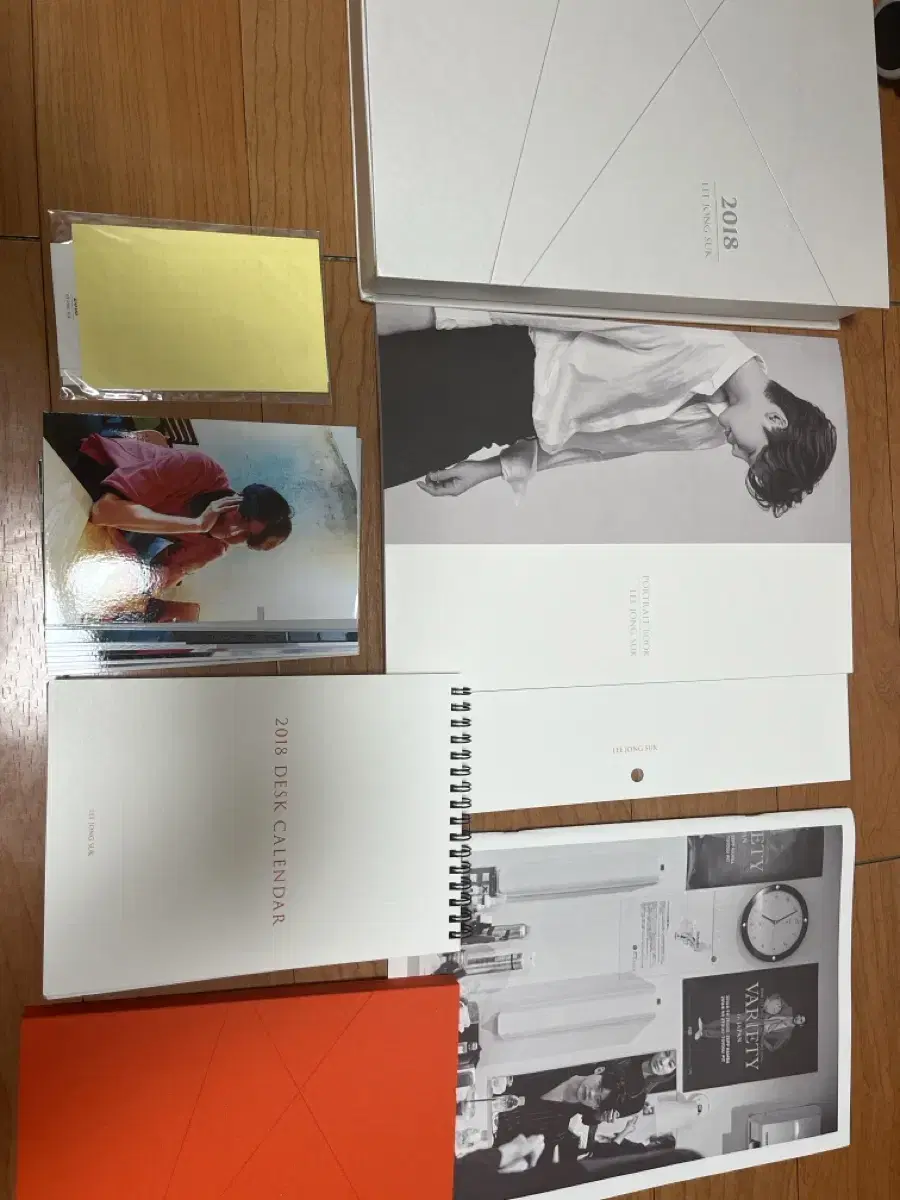 Lee Jongsuk 2018 Season's Greetings Set