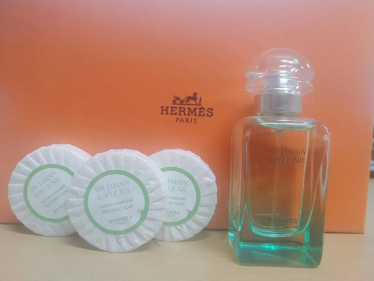 Hermès Surnil 50ml 25g Includes 3 soaps