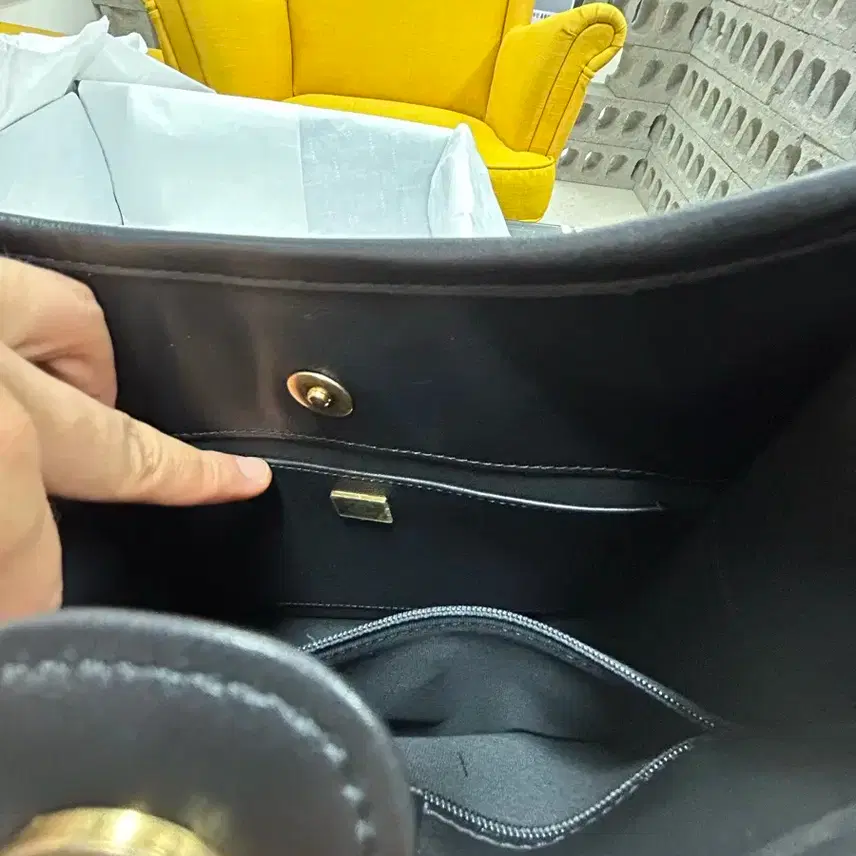 샤넬 새상품 호보백 블랙 금장 사진 5