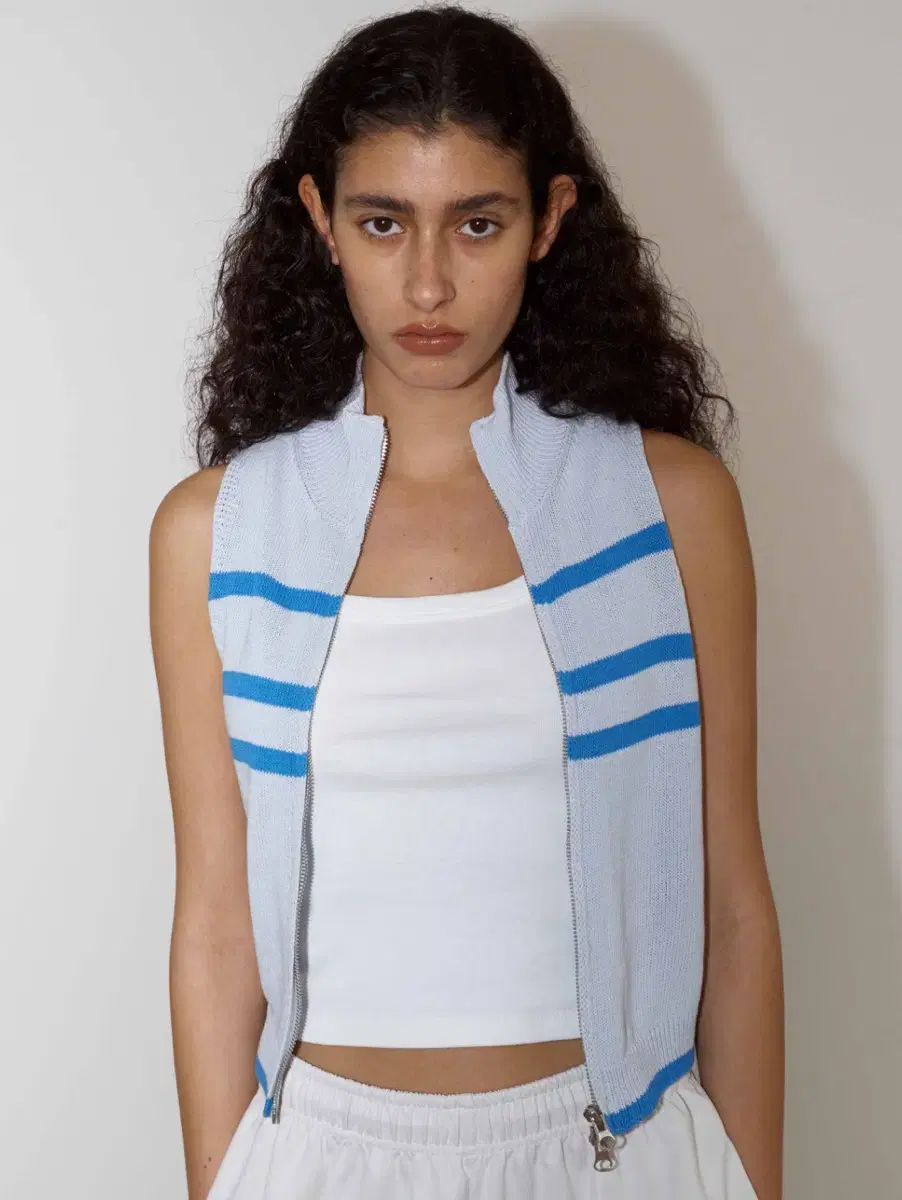 폴리수엠 베스트 thin knit vest, pale blue