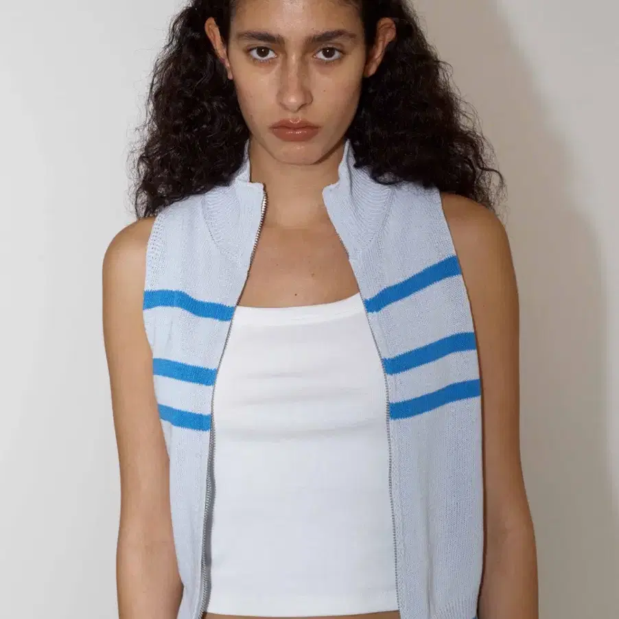 폴리수엠 베스트 thin knit vest, pale blue