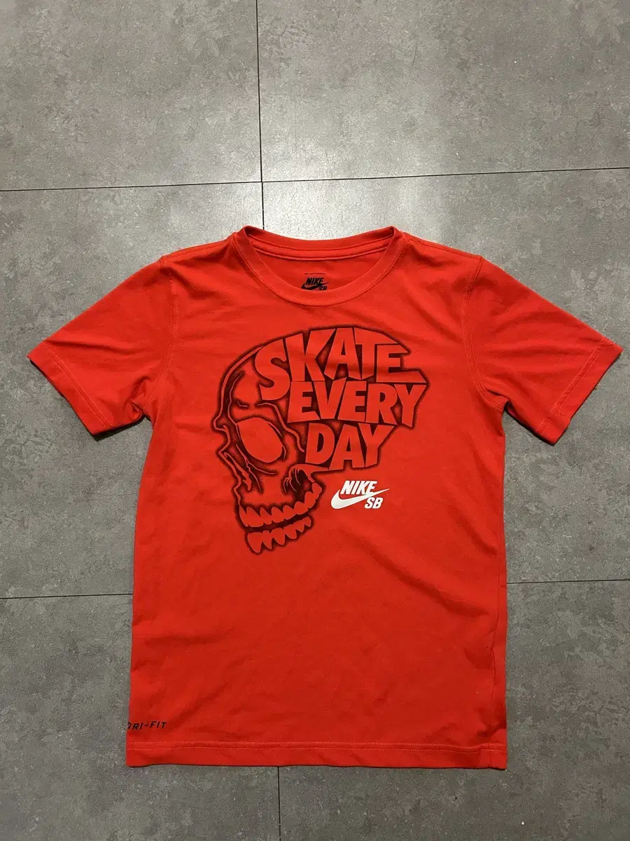 Nike SB Dry Fit Skull Print Short Sleeve 44 to 55size