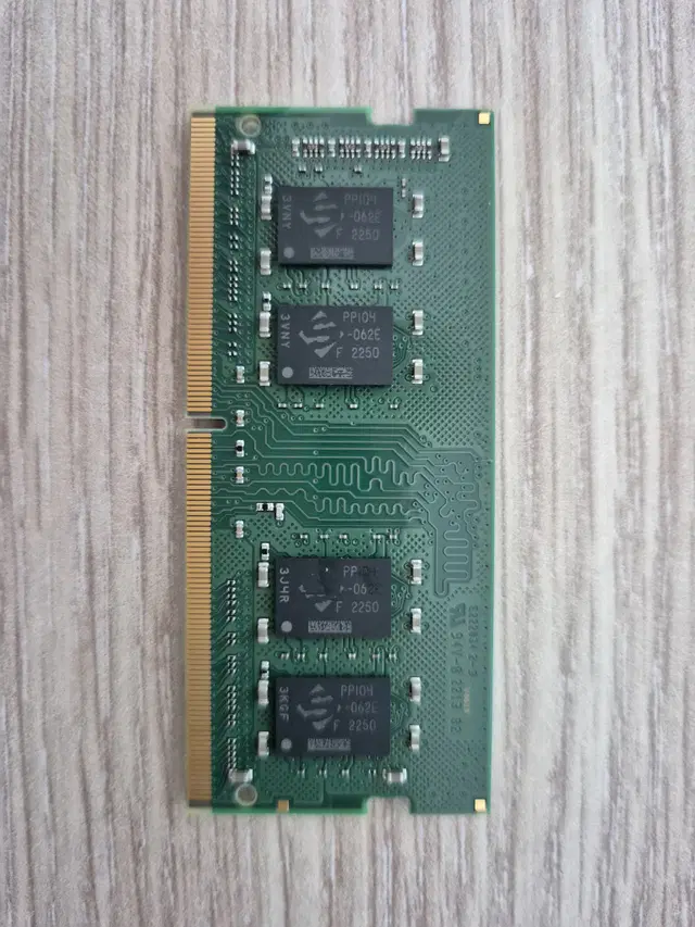 트랜센드 DDR4-3200Mhz 4GB 메모리(노트북용 RAM) 팝니다.