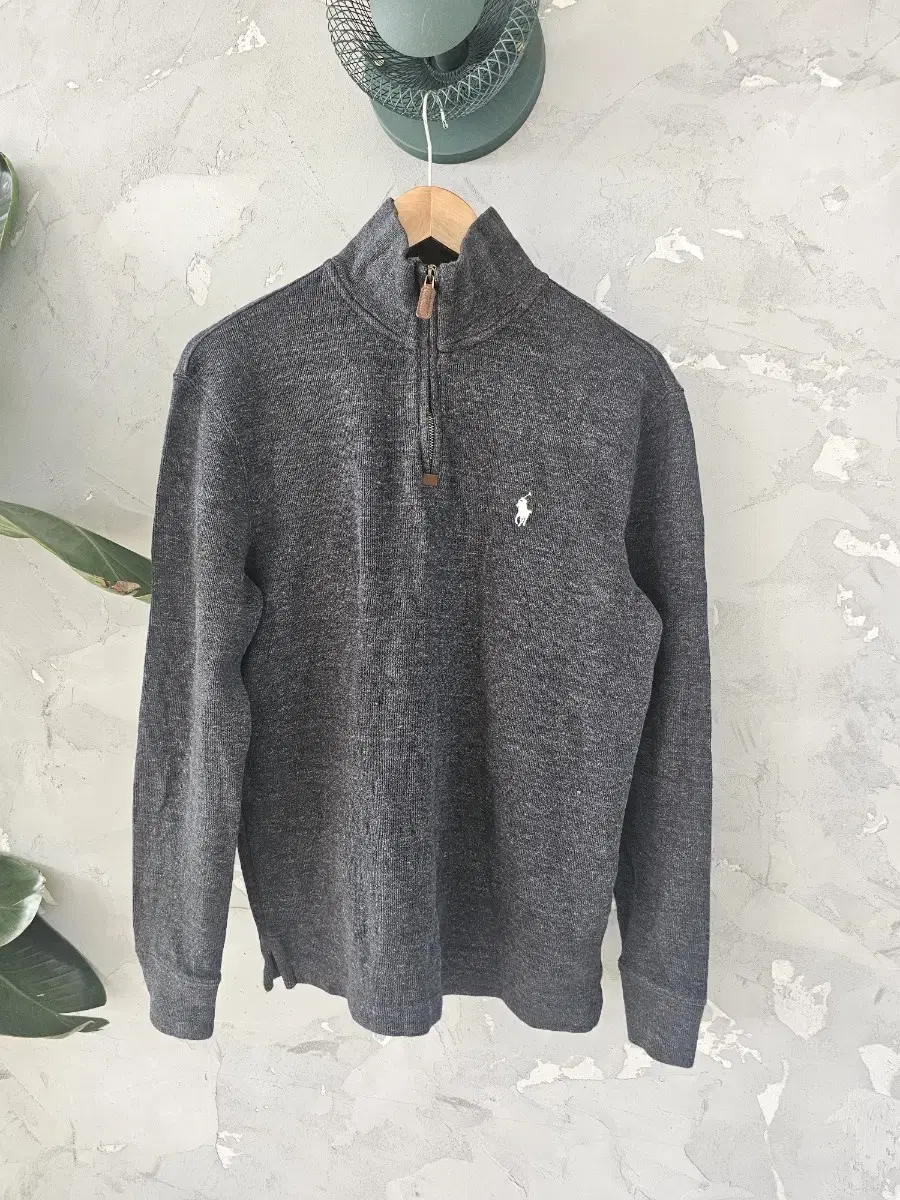 Poloralpropene half zip up S-M sells