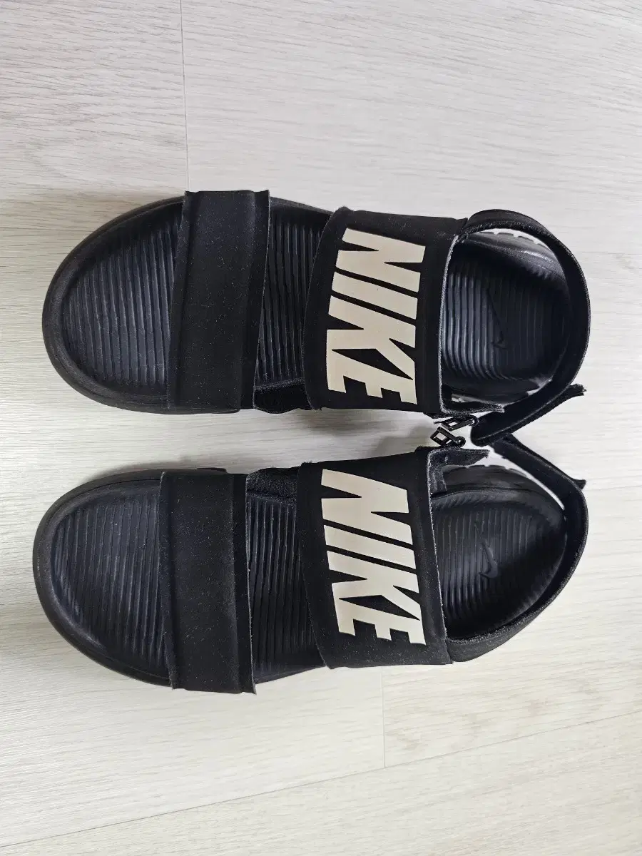 Nike sandals 220 mm