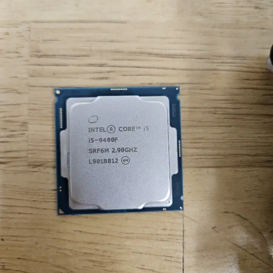 i5 9400f 시피유 판매합니다. 쿨러 + 구리스 포함