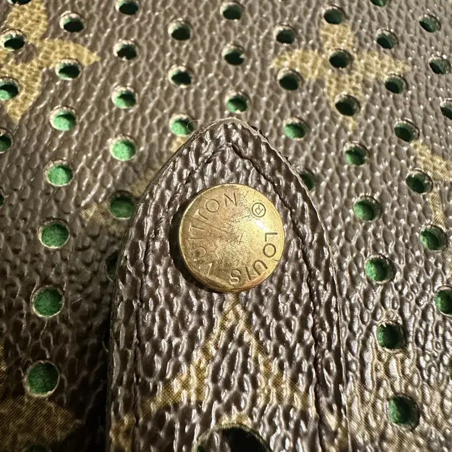 루이비통 Pre-Loved Green Monogram Canvas Per