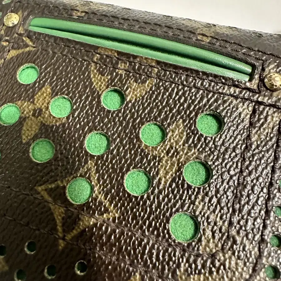 루이비통 Pre-Loved Green Monogram Canvas Per