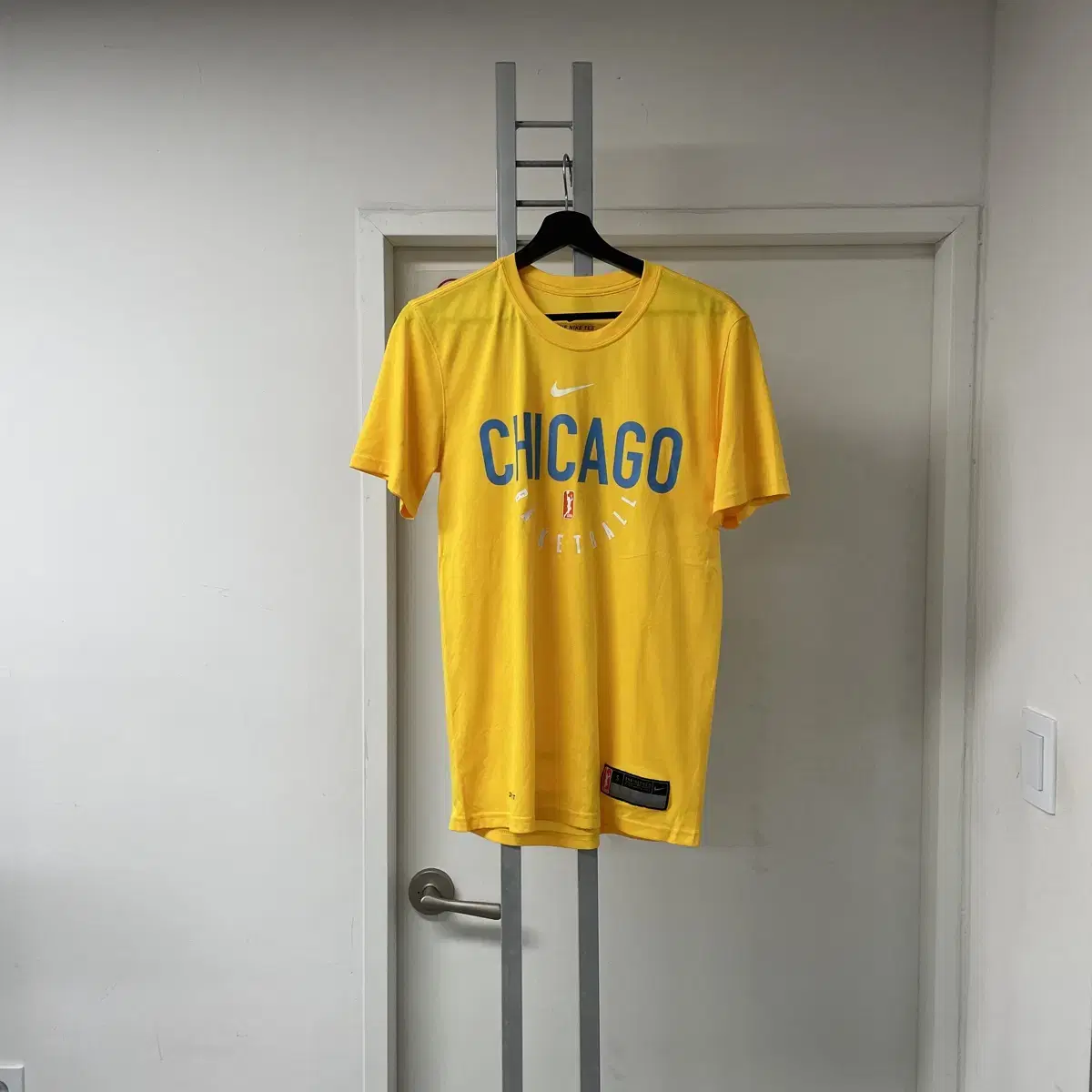 Nike Chicago Vahn Short Sleeve T-Shirt Yellow S