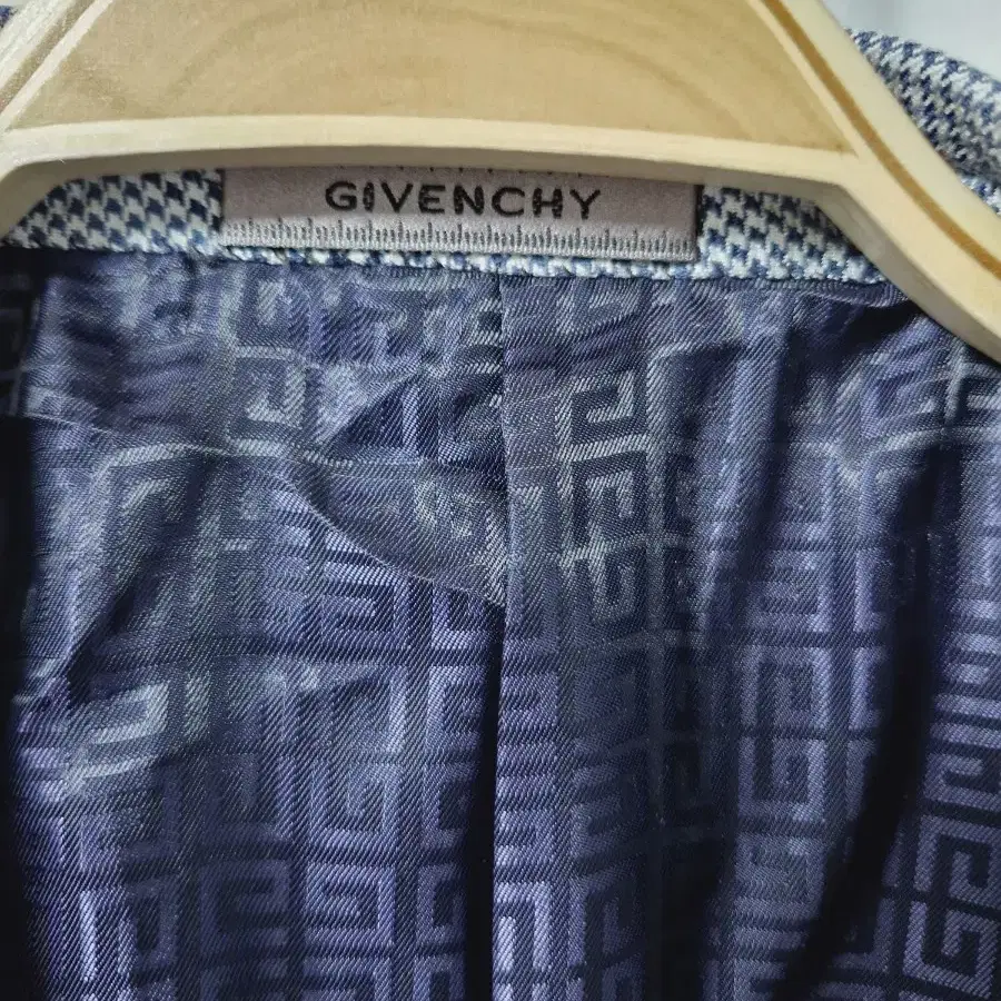 GIVENCHY 지방시 남성 실크울 혼용 체크 자켓(105)