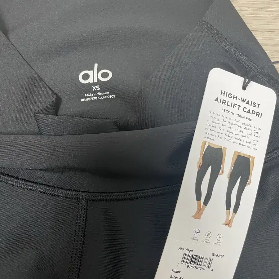 Alo yoga 알로 high-waist airlift capri 레깅스