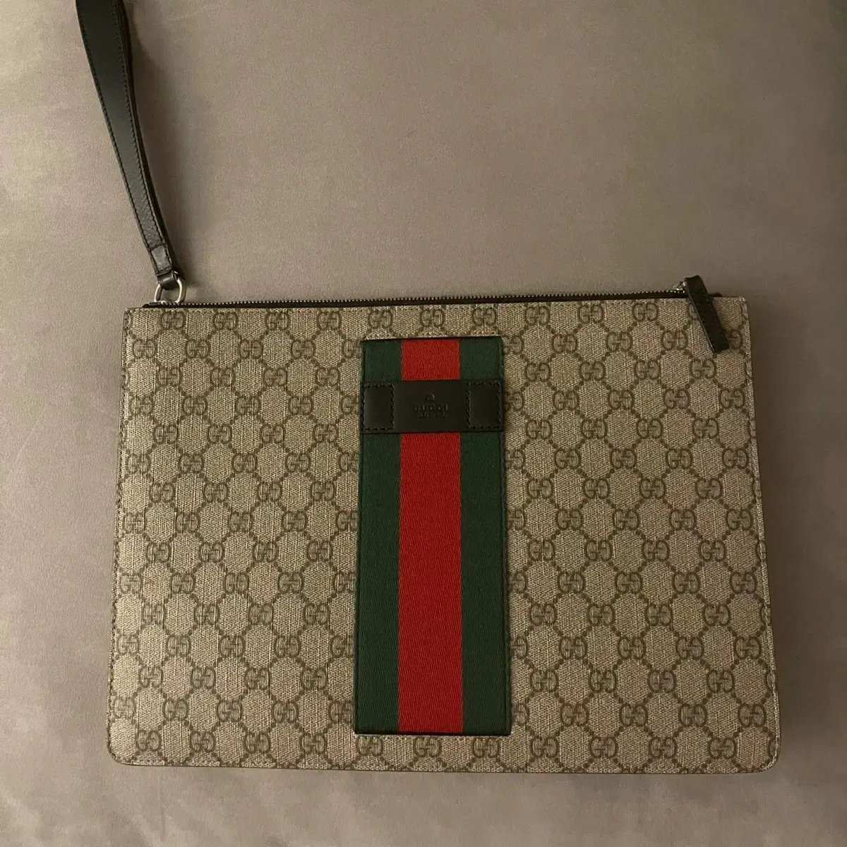 Gucci GG Supreme Clutch Bag