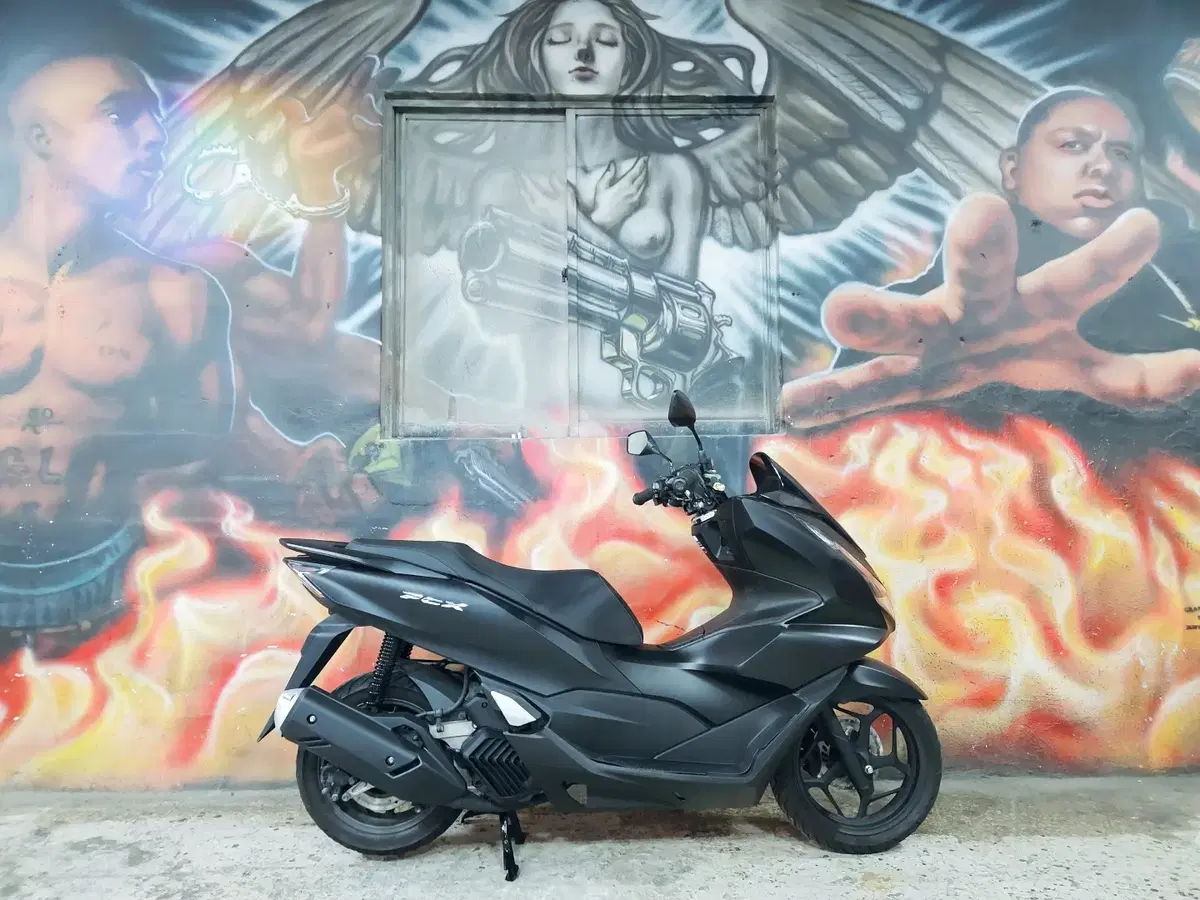 혼다PCX125CC/블랙/84236KM/21년식/스쿠터/마실용/오토바이