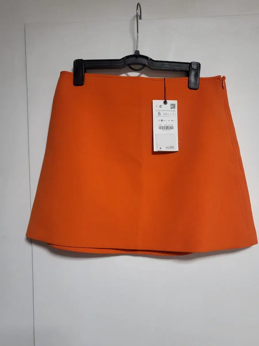 Zara mini skirt (new item)