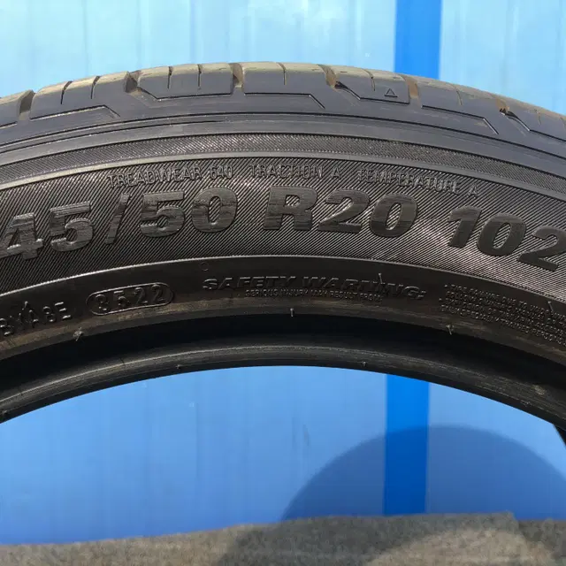 중고 타이어 245/50R20 금호 타이어 크루젠 HP71 팝니다.