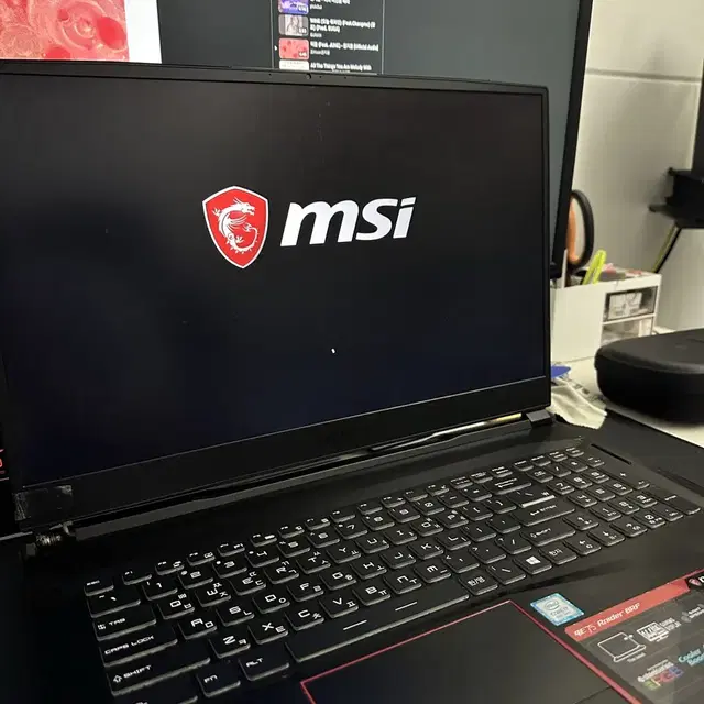 MSI GE75 게이밍 노트북 (힌지파손,하드웨어적 작동엔 문제없음)