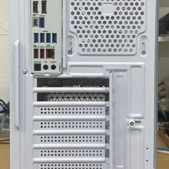 7800X3D 4070Ti Super 게이밍 컴퓨터