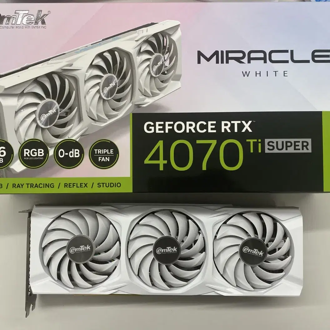 7800X3D 4070Ti Super 게이밍 컴퓨터