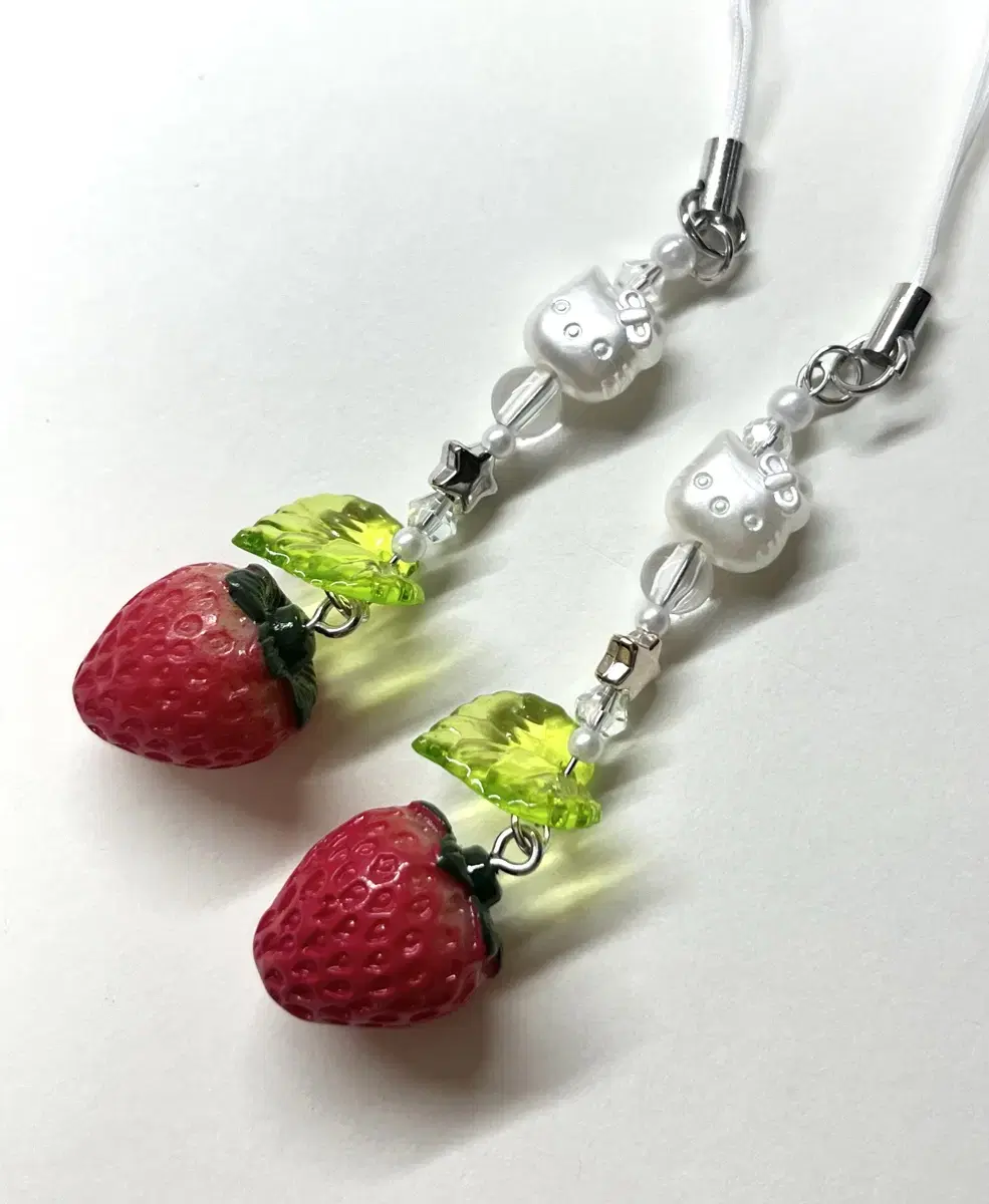 Strawberry keyring Kitty keyring Beaded Keyring Lucky