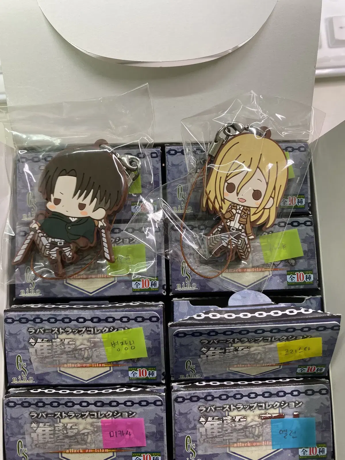 I'm selling a full box of 10 Attack on Titan rubber straps.