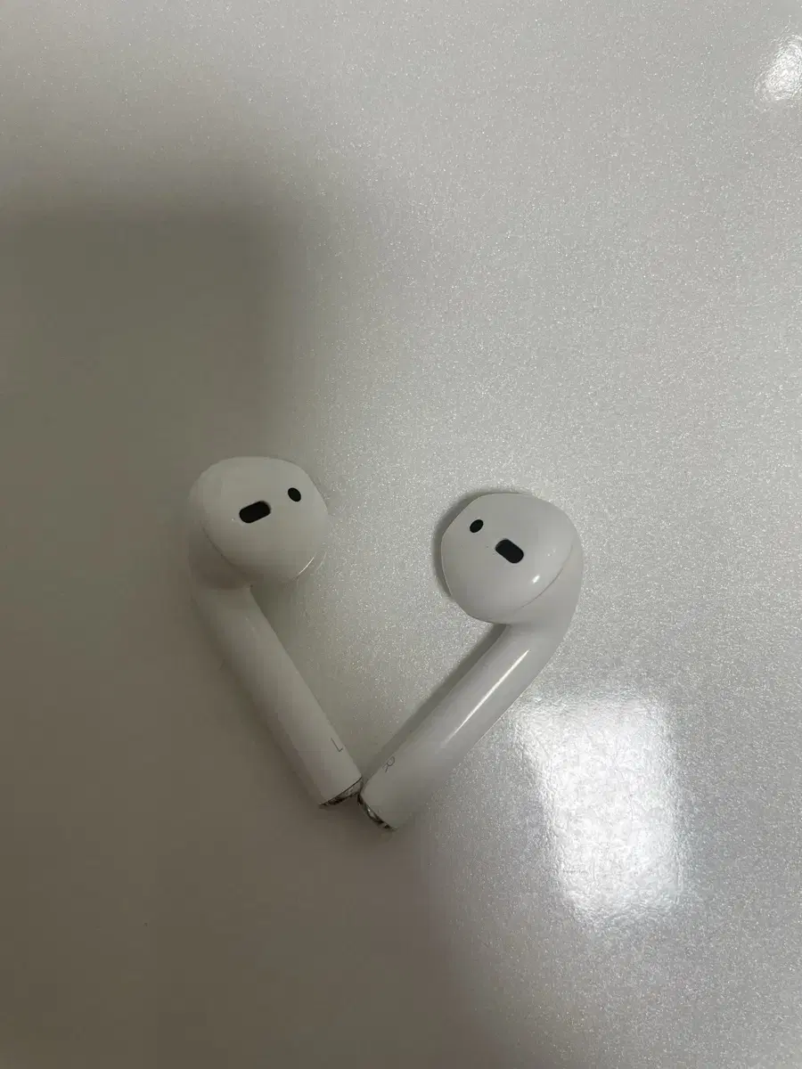 AirPods 2nd generation (both sides)