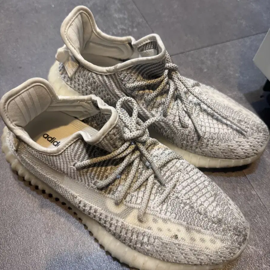 Yeezy boost 신발