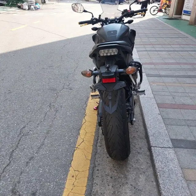 17년식 4기통 cb650f 팝니다.