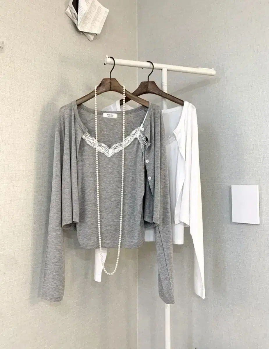 Women's cropped long-sleeved gray white cardigan