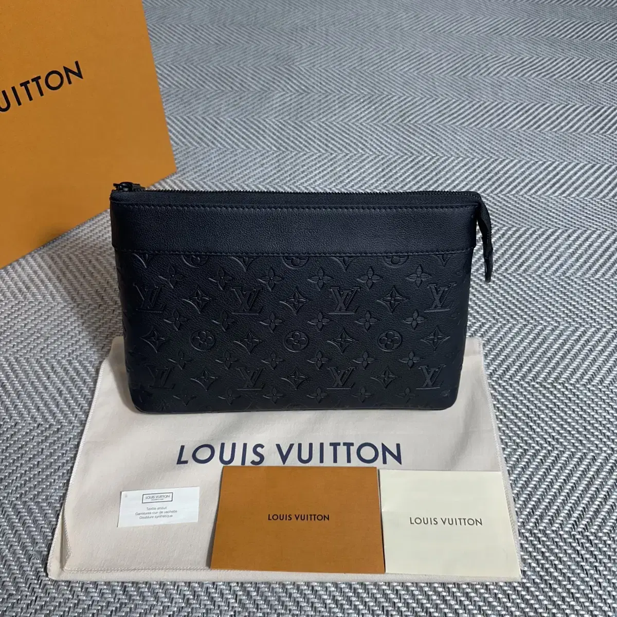 [Full Configuration] Louis Vuitton Souffle Clutch