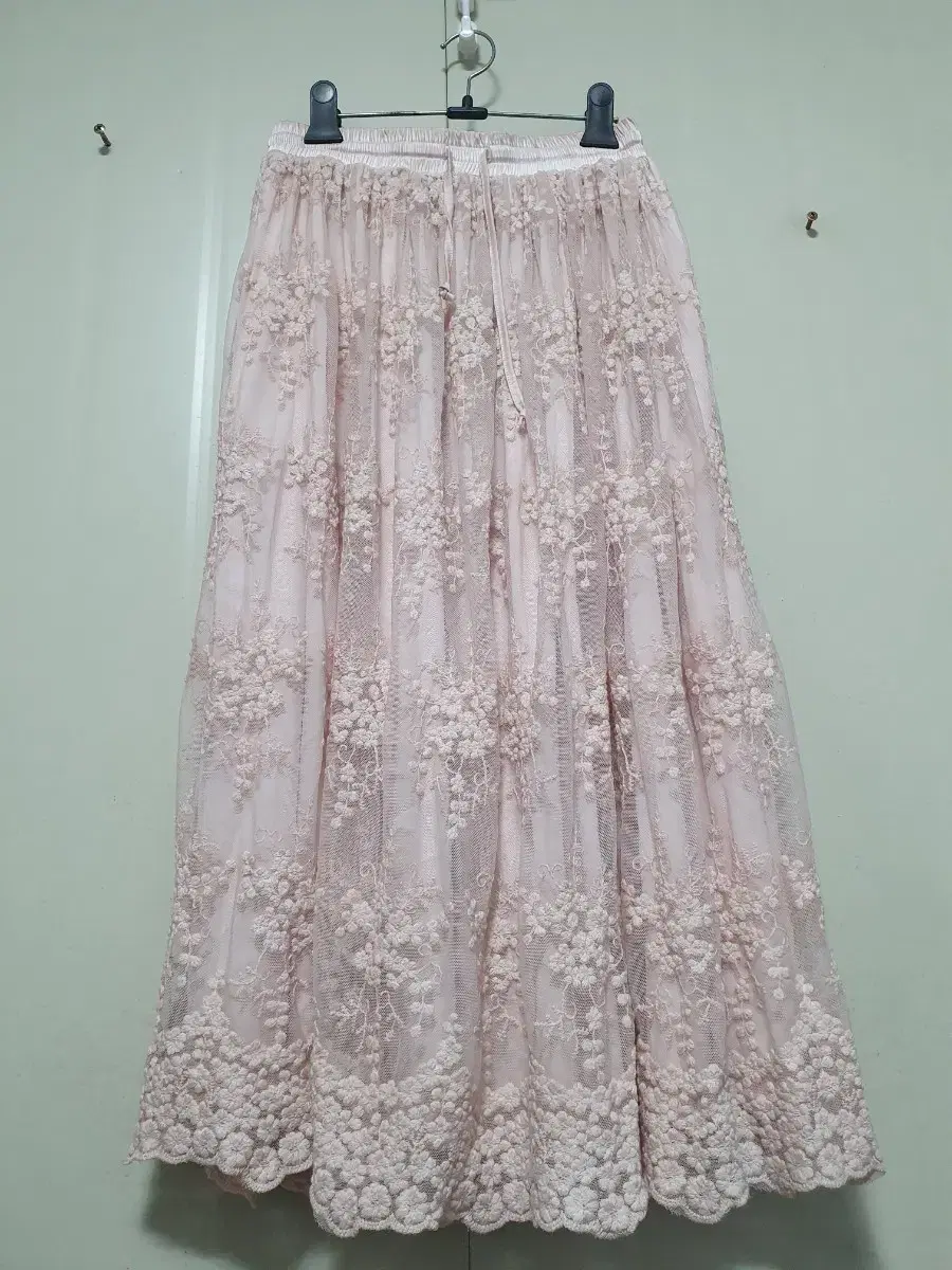 Special Price) N4176 Unique Embroidery Lace Mesh Long Skirt