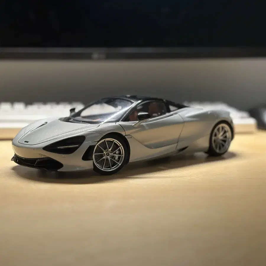 1:18 오토아트,HPD 맥라렌 720s, 765lt 판매