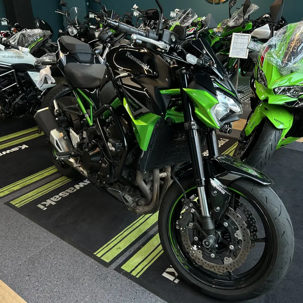 22년식 가와사키 z900 (6207km) 신차급 판매