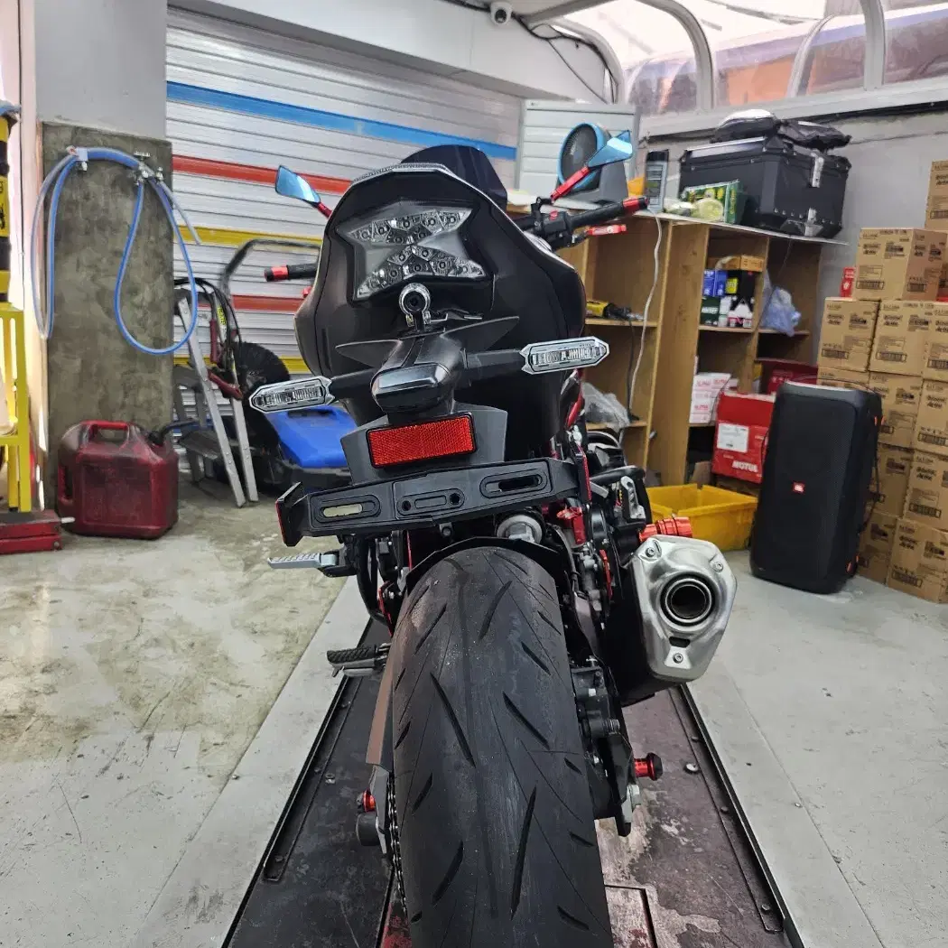 21년식 가와사키 z900 (2,303km) 신차급 판매