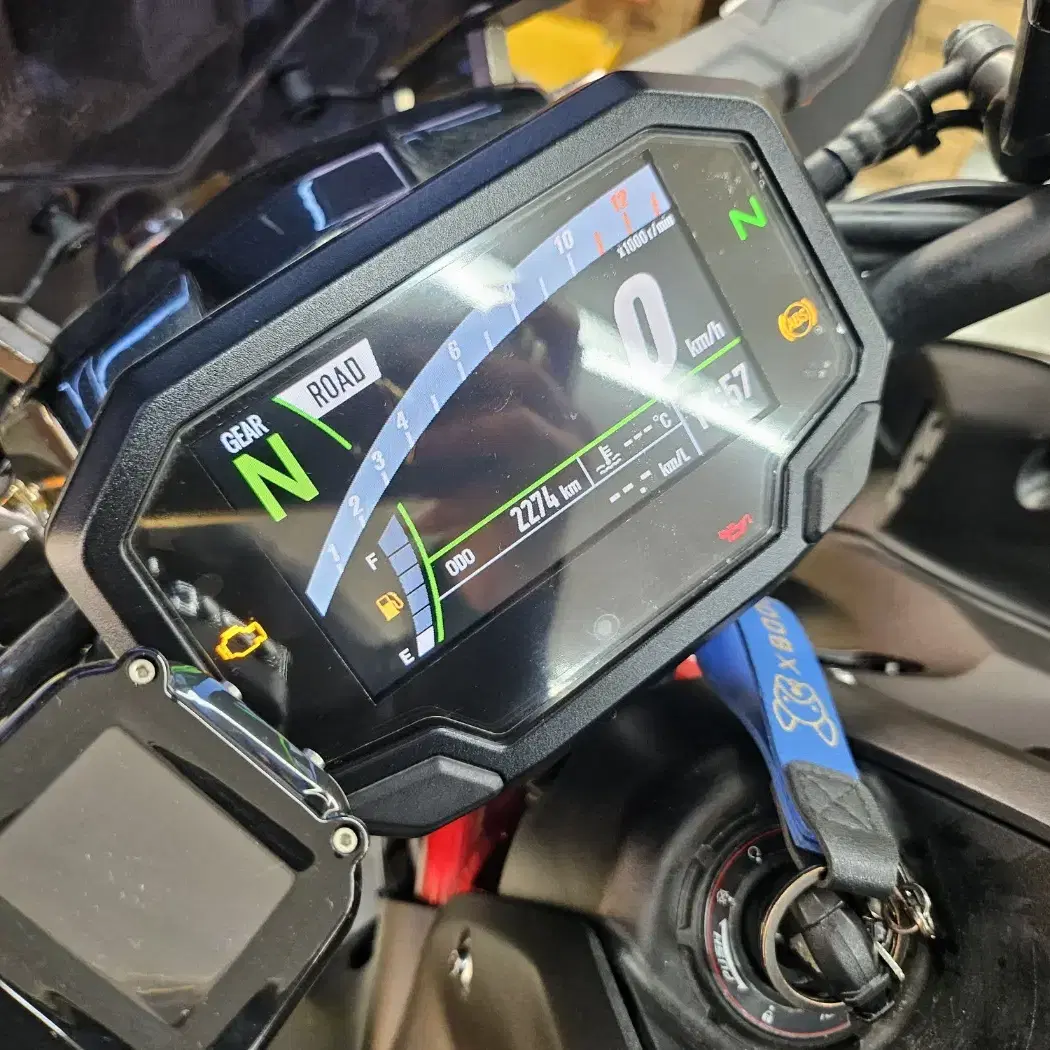 21년식 가와사키 z900 (2,303km) 신차급 판매