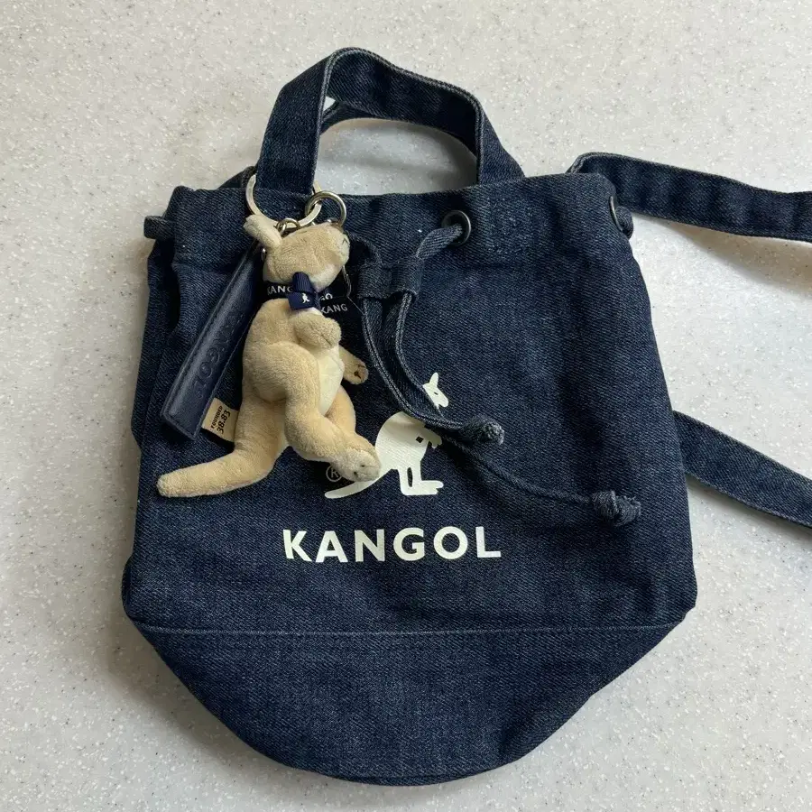 캉골(kangol) 데님 버킷백