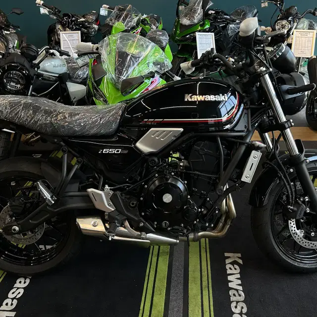 23년식 가와사키 Z650 RS 신차 판매