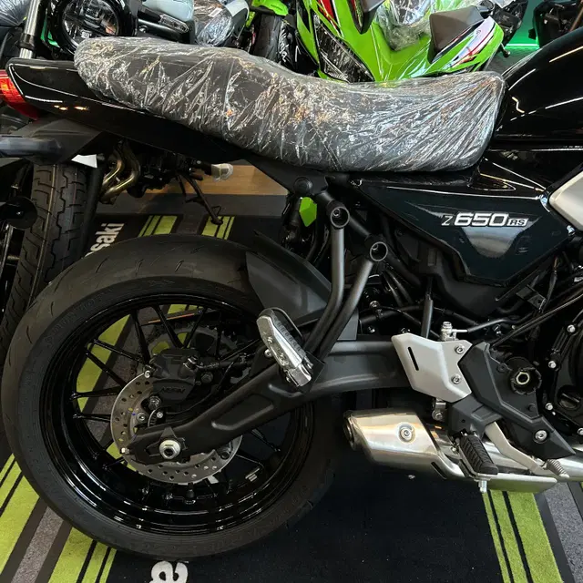 23년식 가와사키 Z650 RS 신차 판매