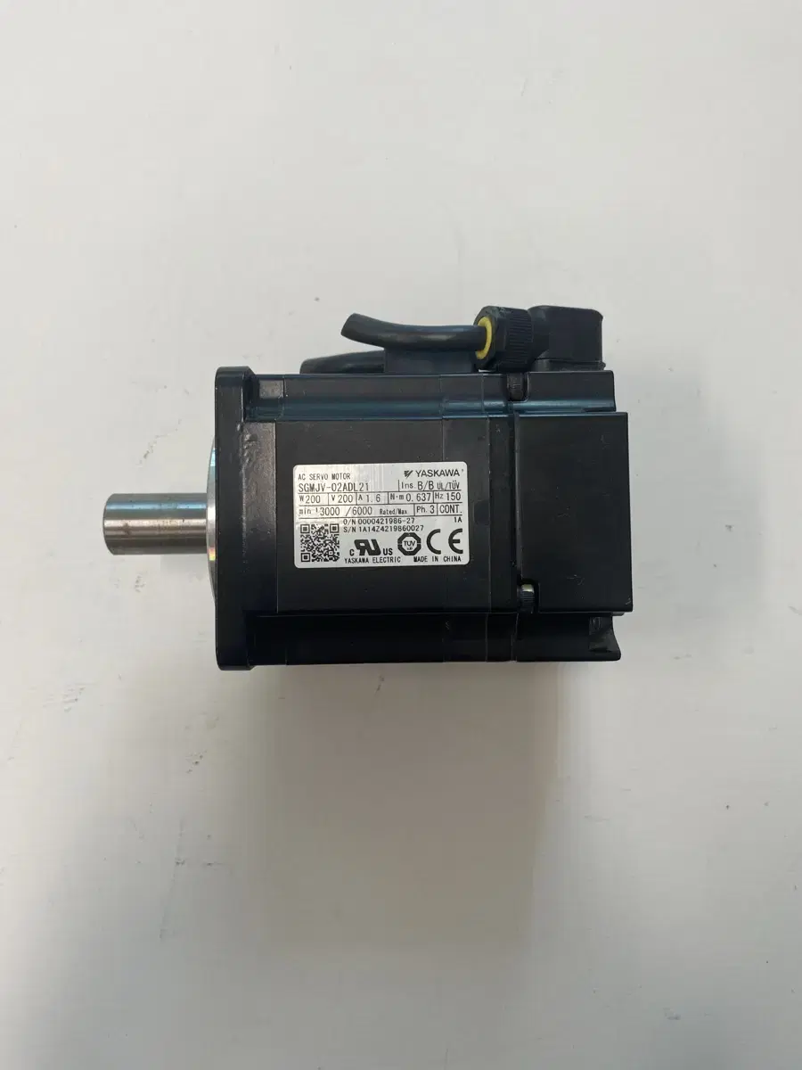 359번. SGMJV-02ADL21 (200W) 야스까와 서보모터