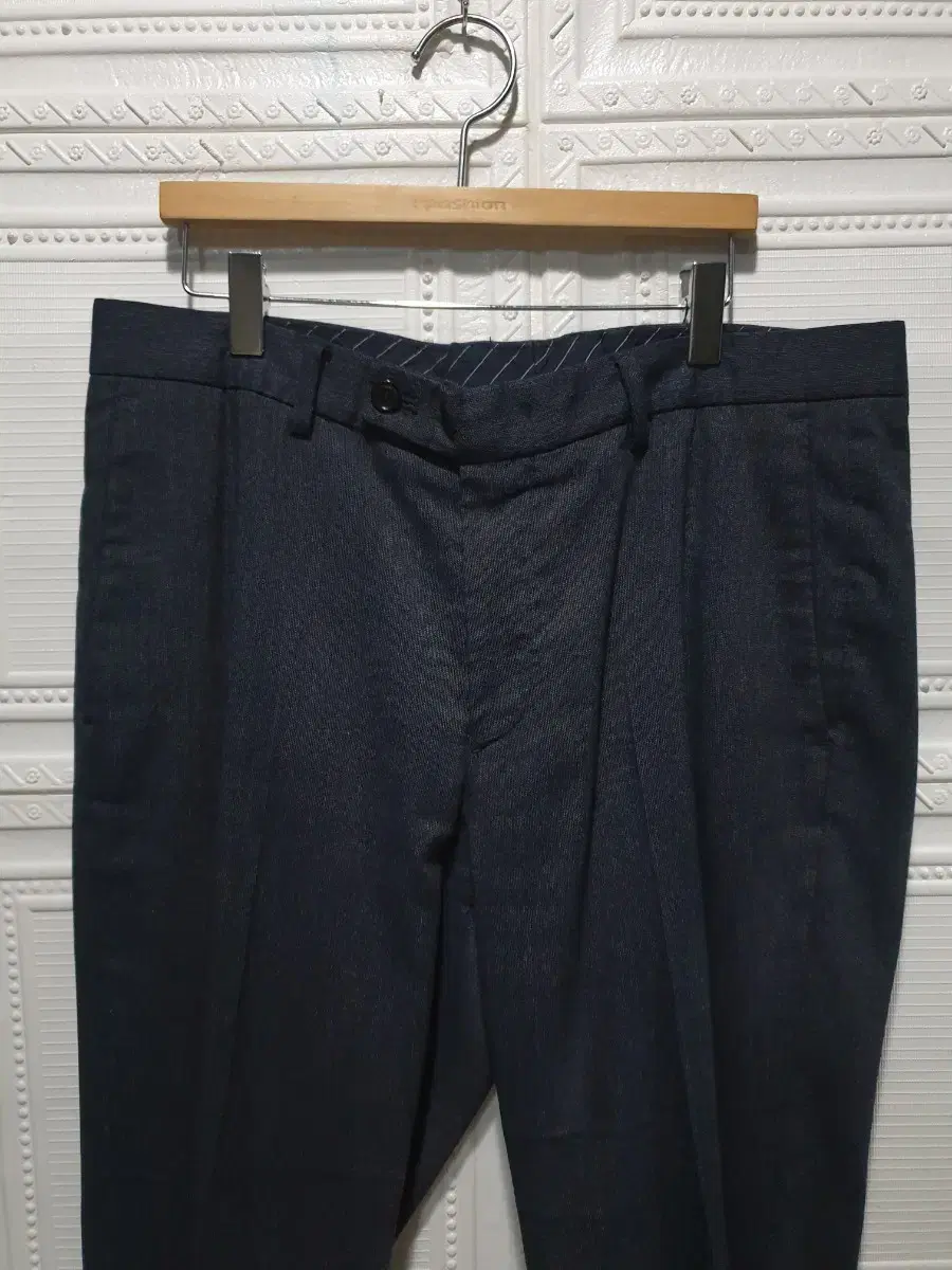 Hedges Men's Summer Slacks 33