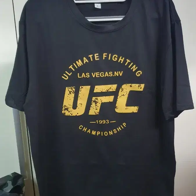 새상품)UFC 올드스쿨 면폴리스판혼방 반팔티셔츠 L