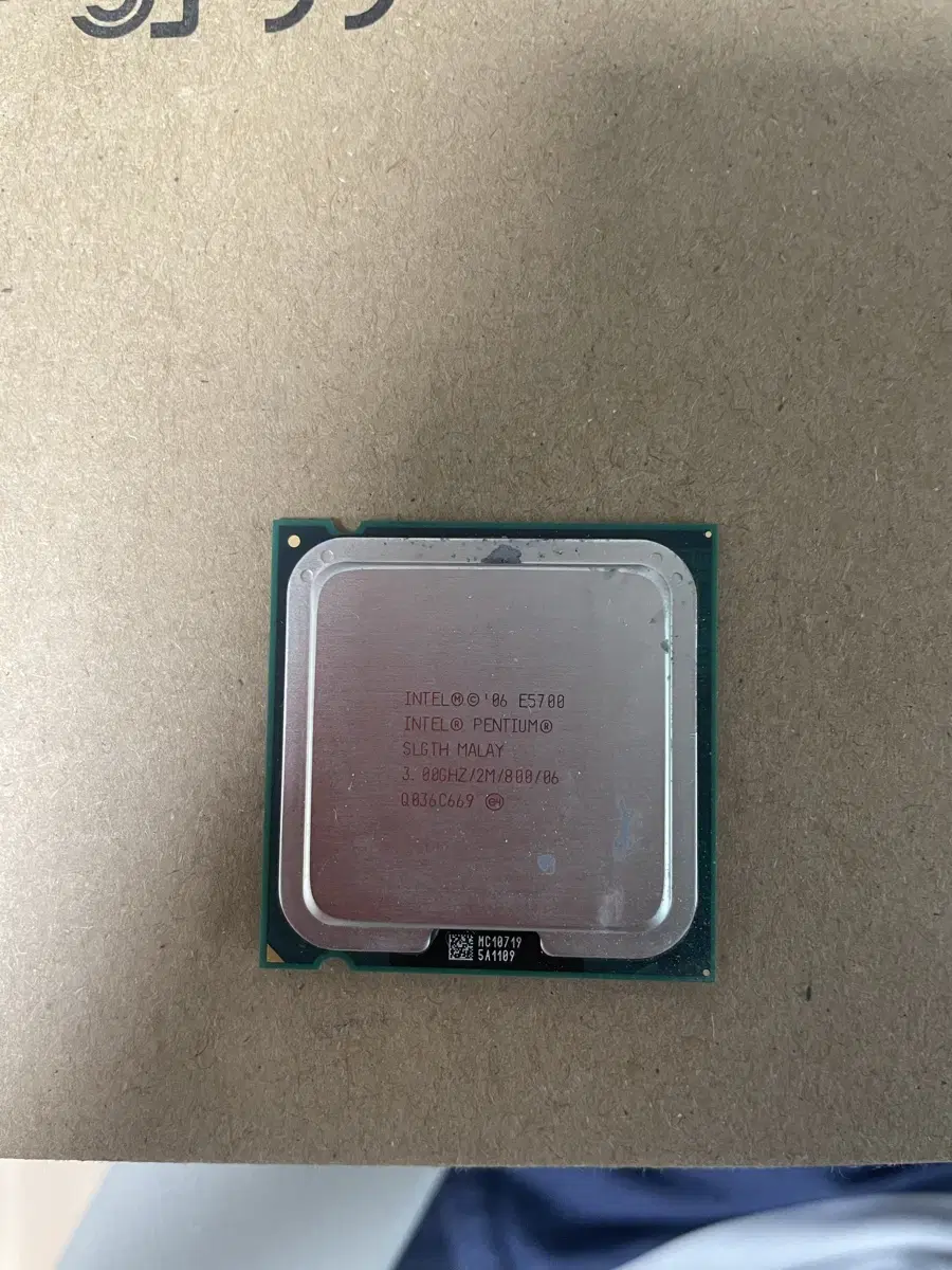 Intel E5700