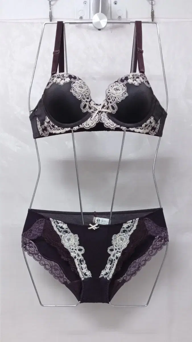 Used Women Panty Bra Set Venus 75A 90