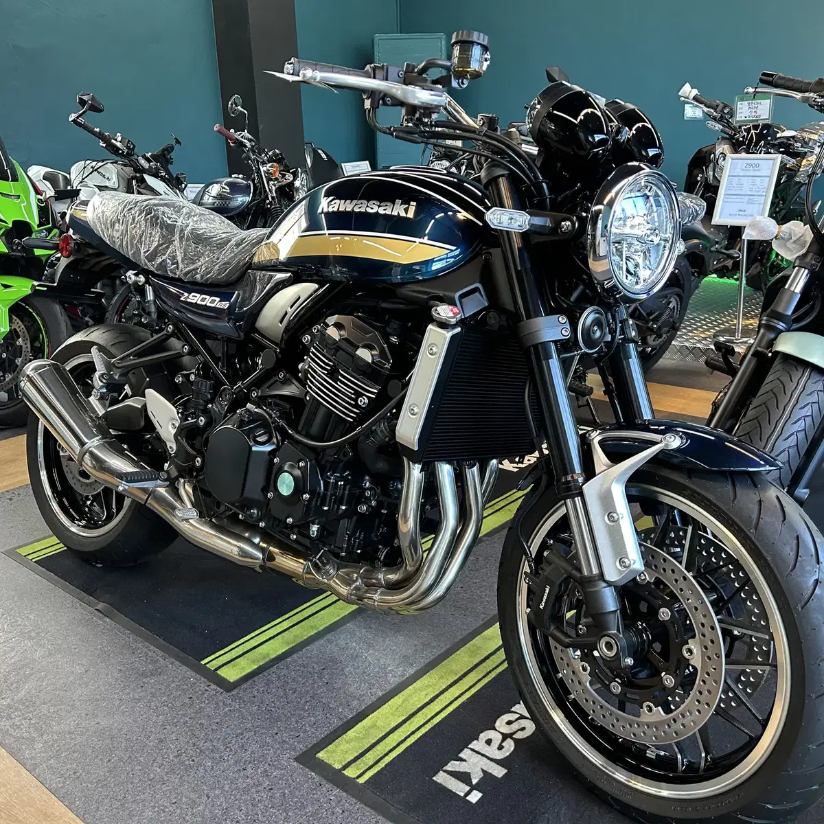 23년식 가와사키 Z900RS ABS 신차 판매