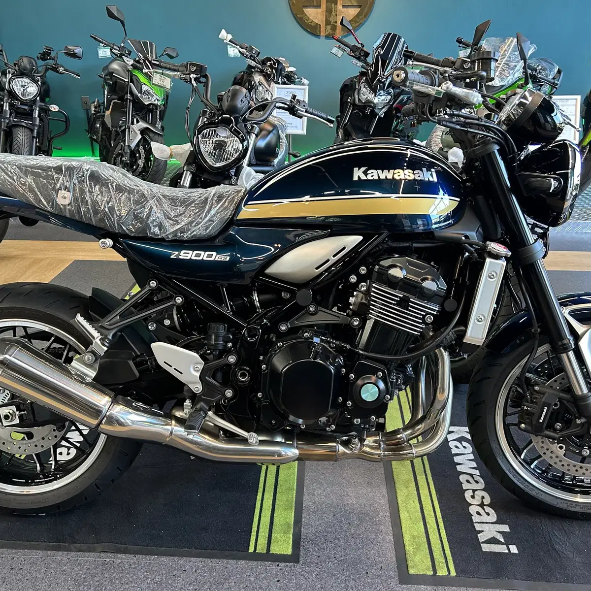 23년식 가와사키 Z900RS ABS 신차 판매